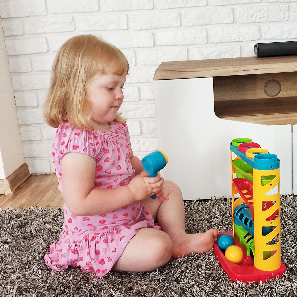 Zabawka edukacyjna zjeżdżalnia z piłeczkami i młotkiem Smily Play (SP82932)