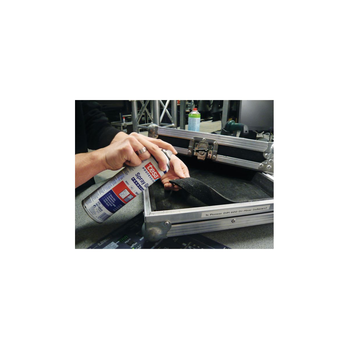 Klej w sprayu Tesa 300ml (60020-00000-01)